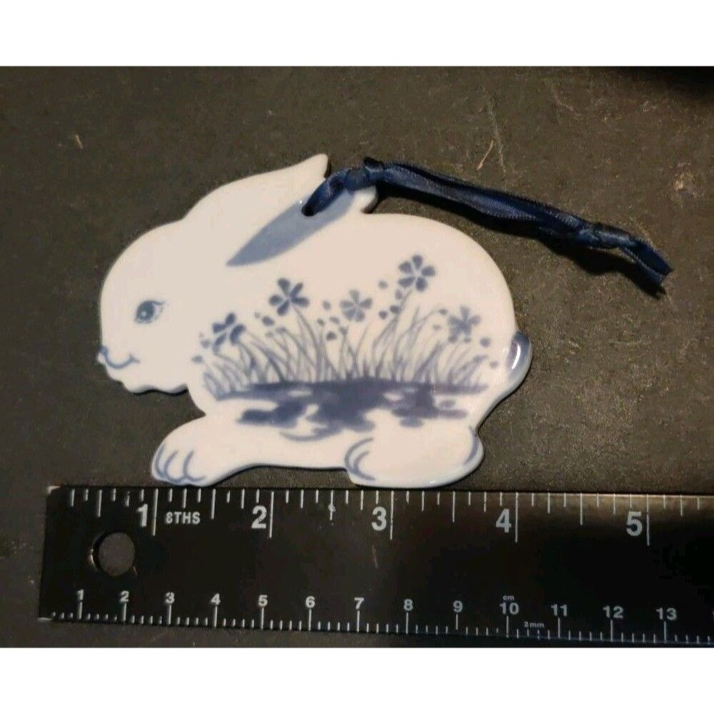 Vtg Window Hanging / Ornament Russ Delft Blue White Rabbit Bunny Easter 3 3/4" - Picture 4 of 4